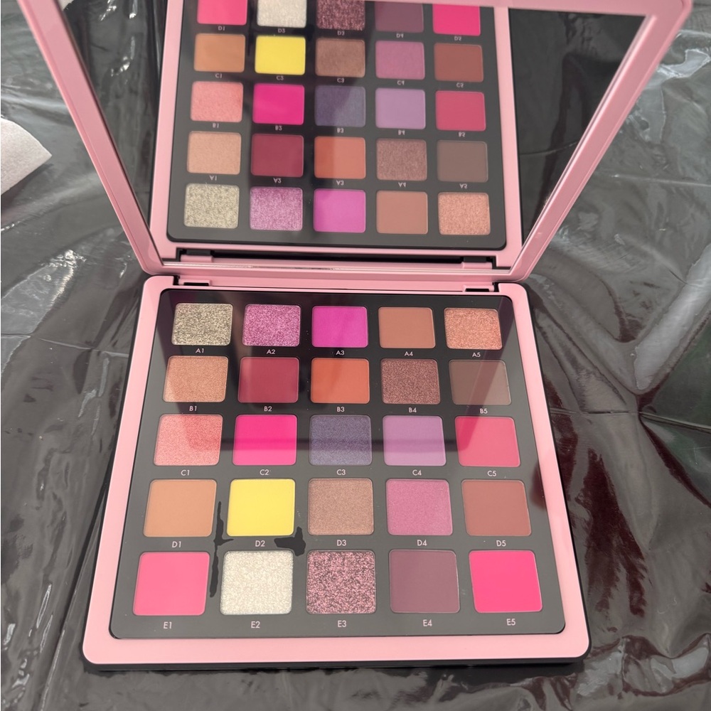 Anastasia Beverly Hills Bold Eyeshadow Palette